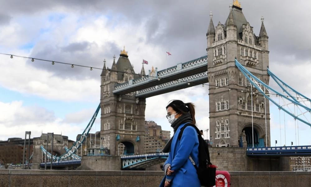 Βρετανία: 2.696 νέα κρούσματα κορονοϊού και 3 θάνατοι το τελευυταίο 24ωρο